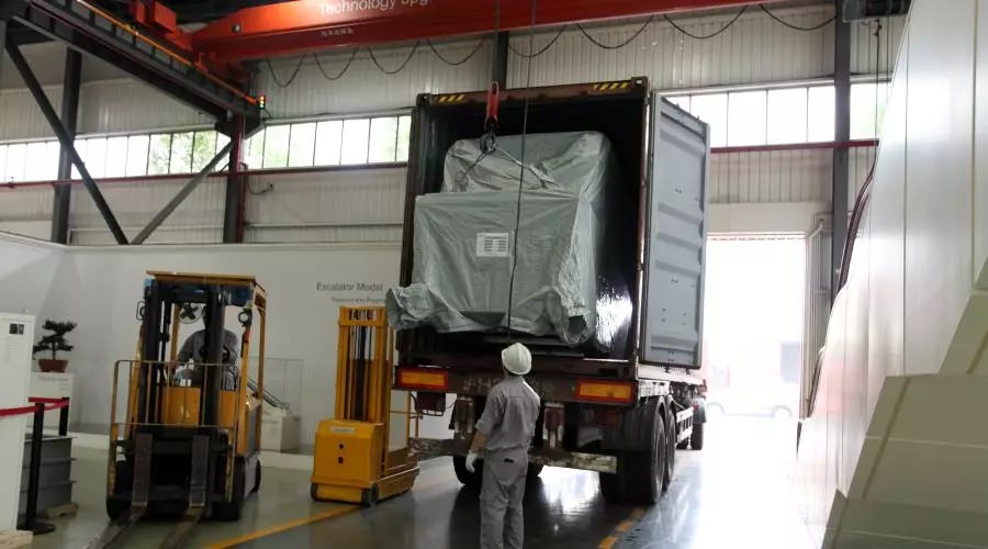 “熱火朝天迎下線，風(fēng)雨無(wú)阻忙發(fā)運(yùn)”—西尼機(jī)電 · 斯圖加特重載自動(dòng)人行道下線、發(fā)運(yùn)儀式隆重舉行！